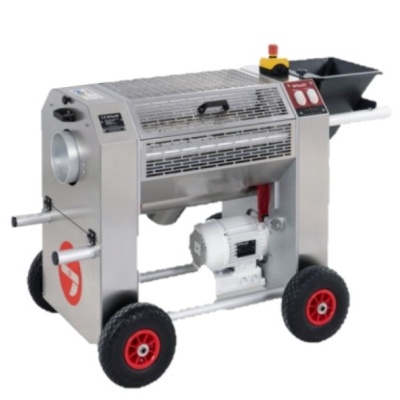 Máquina industrial cinza com rodas vermelhas e pretas e motor branco