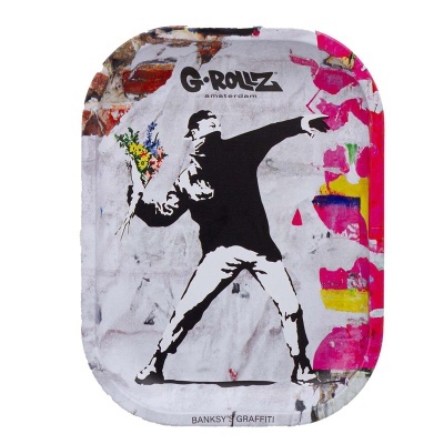 Tabuleiro com graffiti de Banksy de figura com ramo de flores