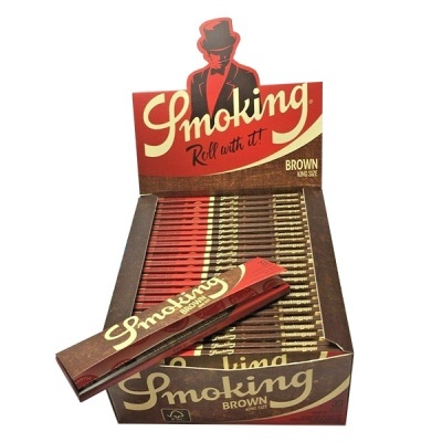 Caixa e maços de papel de enrolar Smoking Brown King Size castanhos com ilustração de homem de chapéu