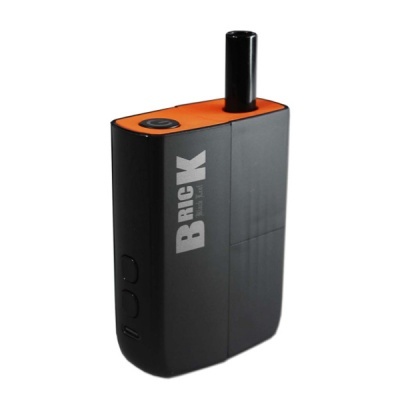 Dispositivo eletrônico preto com detalhes laranja chamado BRICK