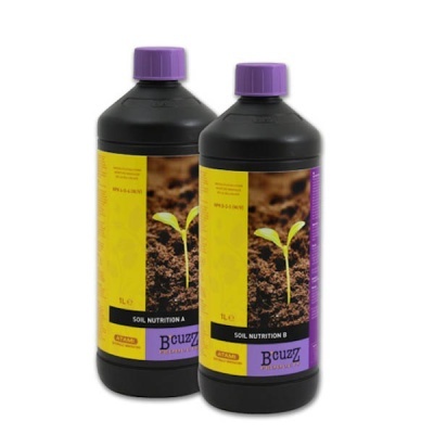 Dois frascos de fertilizante líquido Soil Nutrition A e B com rótulos amarelos e roxos