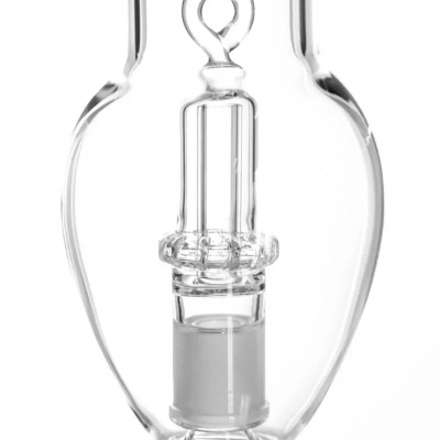 Objeto de vidro transparente com design complexo e compartimento central