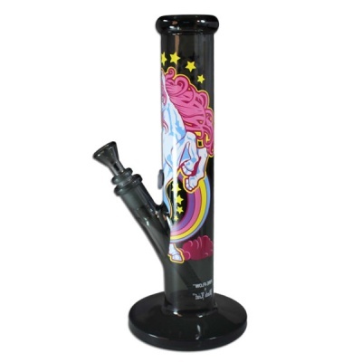 Bong de vidro preto com desenho de unicórnio e estrelas coloridas.
