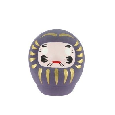 Figura Daruma de cerâmica roxa com detalhes dourados e rosto pintado
