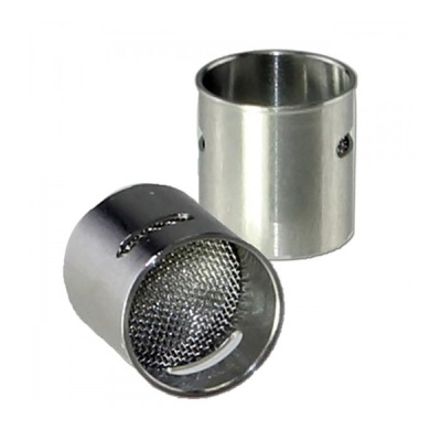 Dois filtros metálicos cilíndricos com malha fina e orifícios laterais