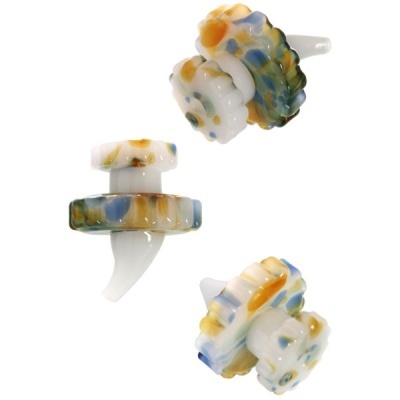 Peças de vidro multicoloridos com formas arredondadas e texturizadas