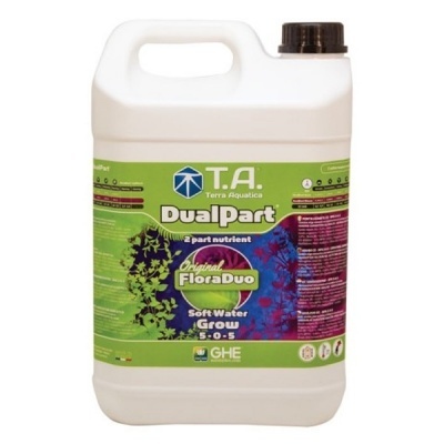 Recipiente de plástico branco com etiqueta verde e roxa do produto T.A. DualPart Original FloraDuo Soft Water Grow.