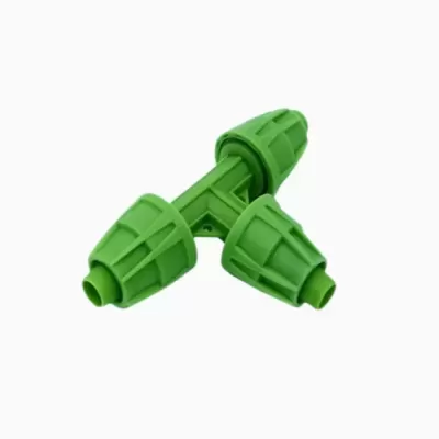 Conector T verde de plástico para tubagens