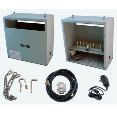 Duas caixas metálicas cinza com componentes internos e acessórios como corrente, gancho, mangueira e cabo elétrico.