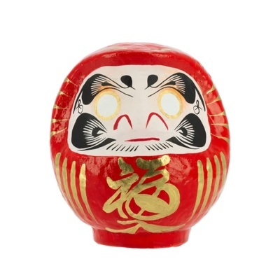 Estatueta vermelha de Daruma com detalhes dourados e pretos