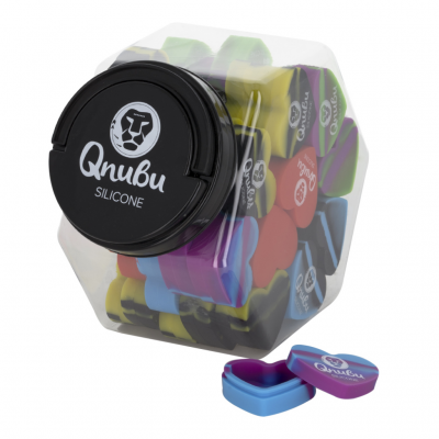 Recipiente transparente com tampa preta e pequenos porta-objetos em silicone coloridos em forma de coração