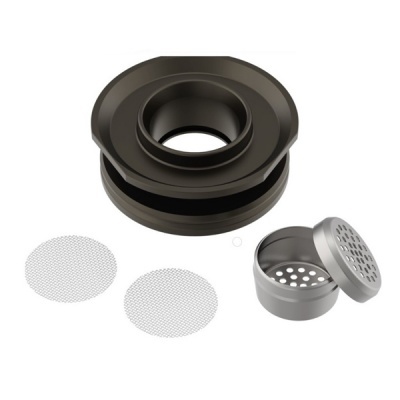 Conjunto de peças metálicas com adaptador, redes e pequeno recipiente circular