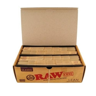 Caixa de cones RAW classic castanha clara com texto vermelho e preto, 800 unidades.
