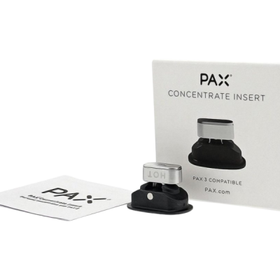 Conjunto PAX Concentrate Insert com inserto preto e tampa cinzenta, embalagem branca e pano branco com logotipo