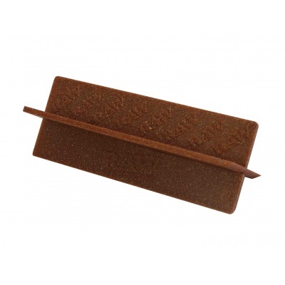 Acessório castanho para cabelo com padrão texturizado e vareta fina