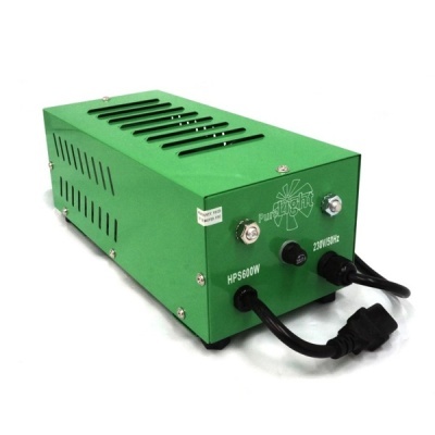Dispositivo elétrico verde metálico com ventilações e cabo preto