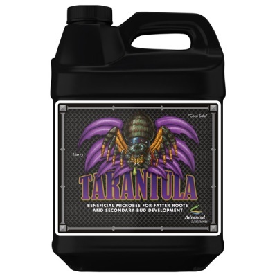 Garrafa preta com etiqueta de tarântula e texto de nutrientes