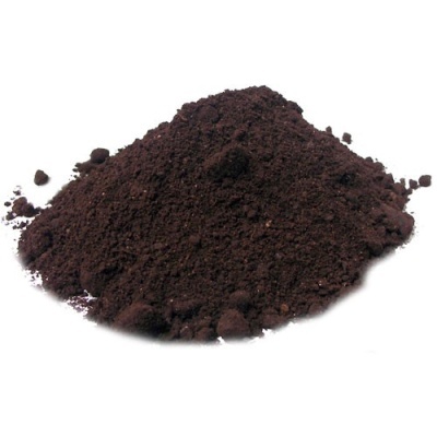 Montinho de pó castanho escuro com textura fina