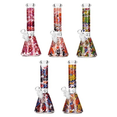 Cinco bongs de vidro com designs coloridos estilo graffiti