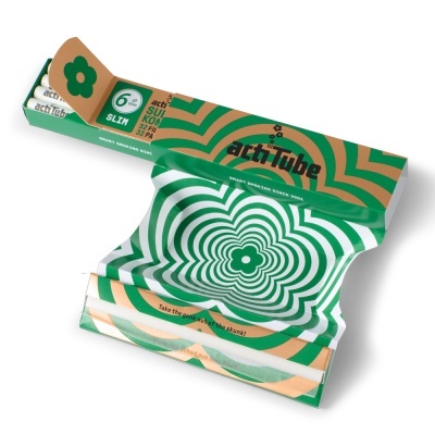 Caixa aberta de tubos para filtro de tabaco actiTube slim padrão verde e castanho.