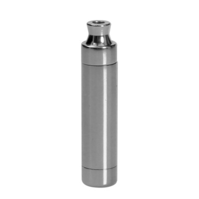 Vaporizador portátil metálico prateado em fundo branco