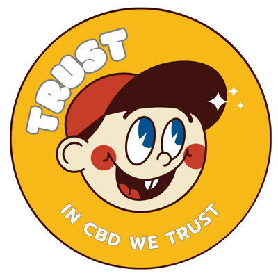 Adesivo amarelo com rosto de menino e textos TRUST e IN CBD WE TRUST