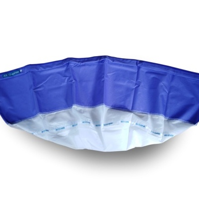 Bolsa azul e branca em tecido sintético com etiqueta ICE-O-LATOR
