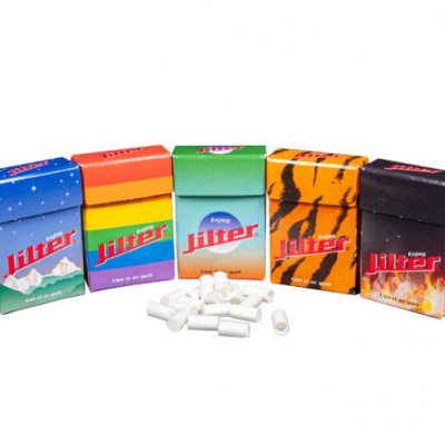 Caixas coloridas de filtros de cigarro Jilter com filtros brancos expostos