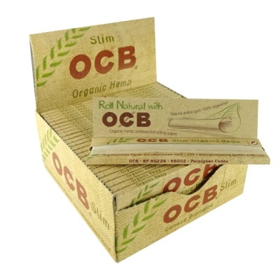 Embalagem de folhas para enrolar OCB Slim Organic Hemp em caixa amarela clara com letras vermelhas e verdes