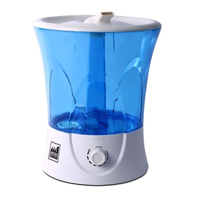 Humidificador doméstico azul transparente com base branca e controlo frontal