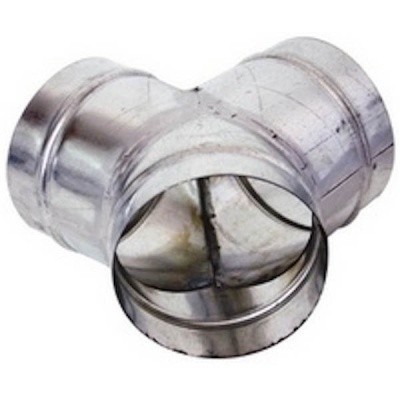 Conector em T metálico prateado para tubagem sobre fundo branco