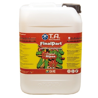 Recipiente plástico branco com rótulo vermelho e amarelo de fertilizante T.A. Finalpart