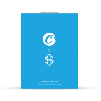 Caixa azul com símbolos e texto GRAVITY INFUSER