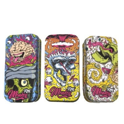 Caixas metálicas coloridas com arte de caveiras e King Monkey