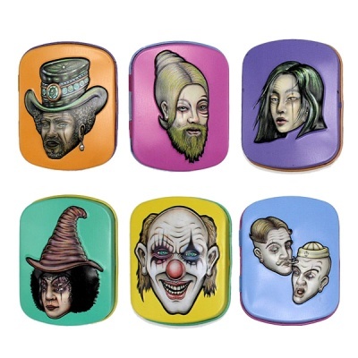 Seis caixas coloridas com rostos caricaturais distintos desenhados na tampa