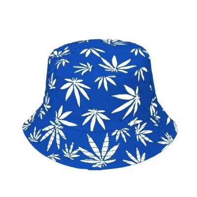Chapéu bucket azul com padrão de folhas brancas