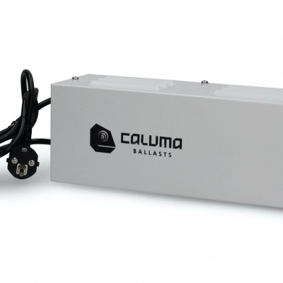 Balastro elétrico cinza CALUMA BALLASTS com cabo preto em fundo branco