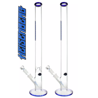 Dois cachimbos de vidro transparentes com detalhes em azul e texto HEISSESNACHT