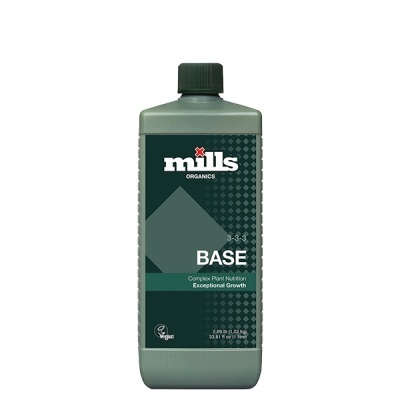 Frasco de produto líquido com rótulo verde escuro e texto branco