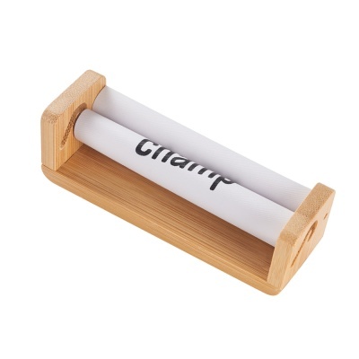 Suporte de bambu para rolo de papel branco com texto parcial.