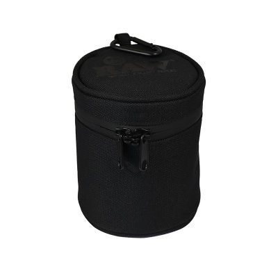 Estojo redondo preto com fecho de correr e argola de fixação