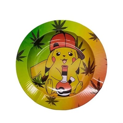 Prato de papel colorido com Pikachu e folhas de cannabis