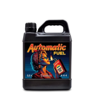 Frasco preto com rótulo colorido de combustível Automatic Fuel e imagem de mulher a acender isqueiro.