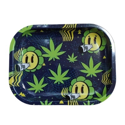 Tabuleiro metálico decorado com folhas de cannabis e flores amarelas com canudo branco HR