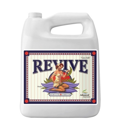 Frasco branco plástico REVIVE com rótulo vintage e mulher sentada em flor roxa
