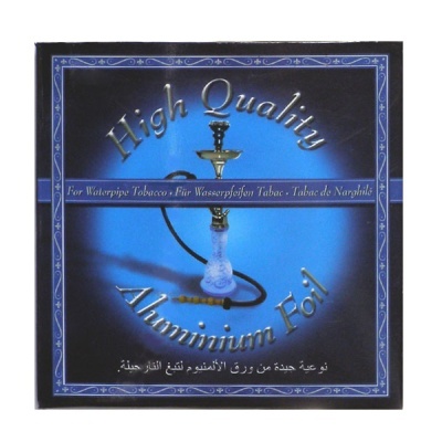 Caixa azul e preta com texto em várias línguas e imagem de cachimbo de água