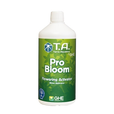 Garrafa branca com rótulo verde de produto Pro Bloom da Terra Aquatica by GHE