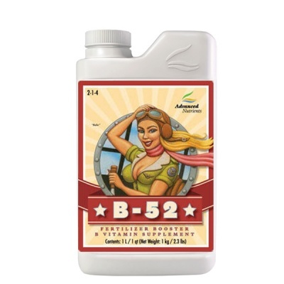 Frasco branco de fertilizante B-52 com rótulo vermelho e ilustração de mulher piloto.
