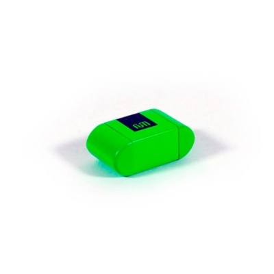 Caixa de plástico verde com etiqueta preta e texto run