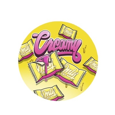 Embalagens pequenas amarelas de produto CBD com texto Only CBD e palavra Creamy em rosa